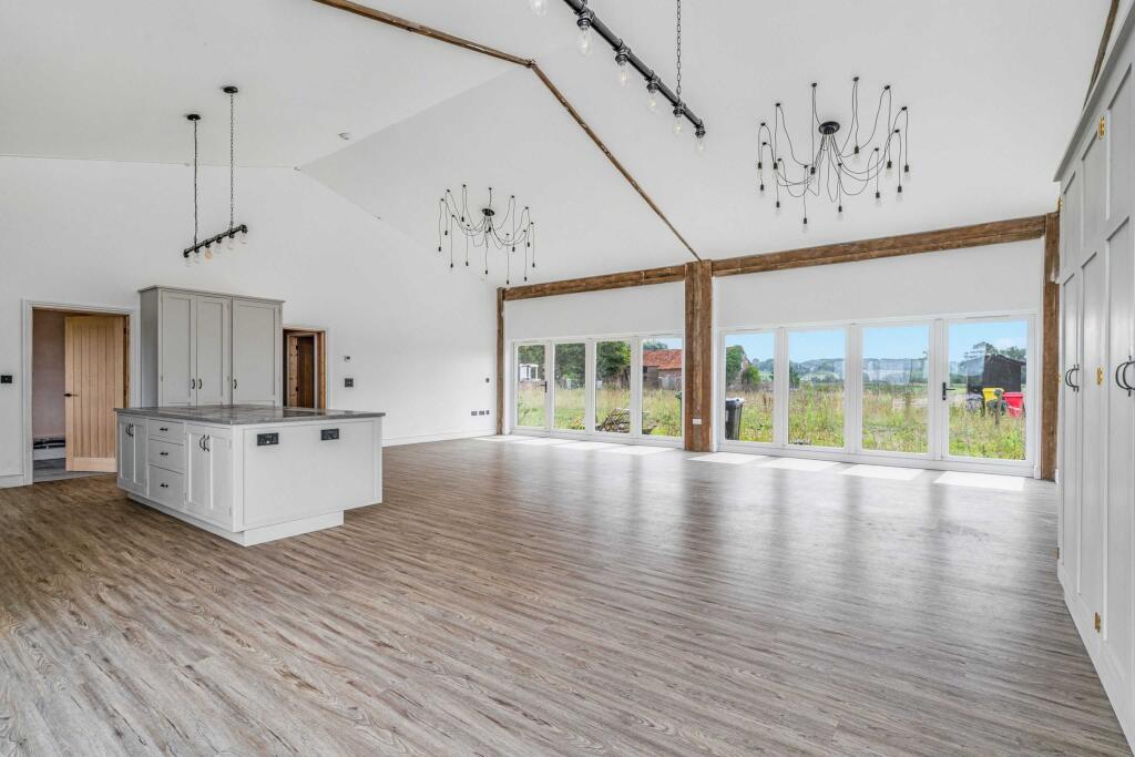 Stonebridge Barn, Church Road, Earsham, Bungay, NR35 2TL