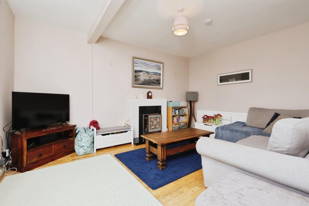 Lounge/Dining Room