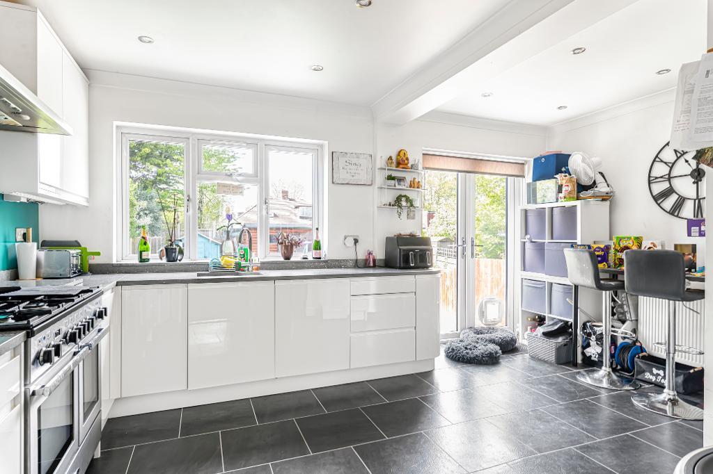 KITCHEN/BREAKFAST ROOM