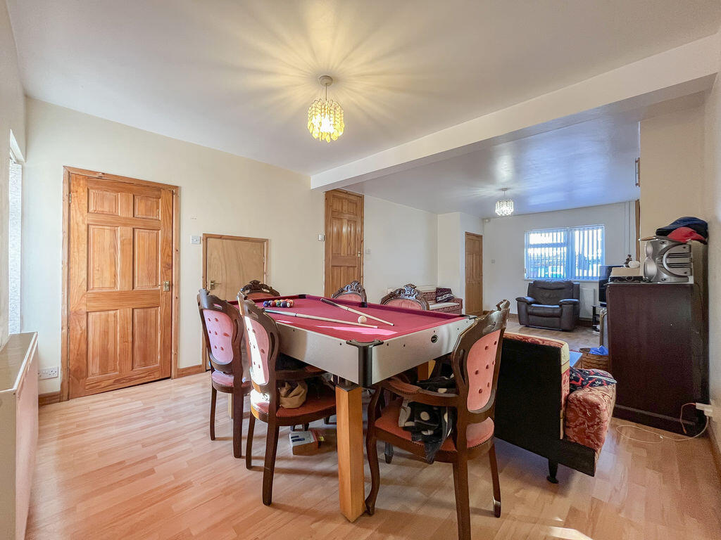 LIVING ROOM/DINER