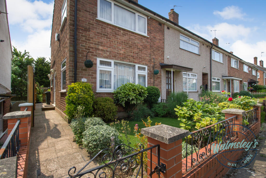 End of terrace gated pathway &amp; foregarden