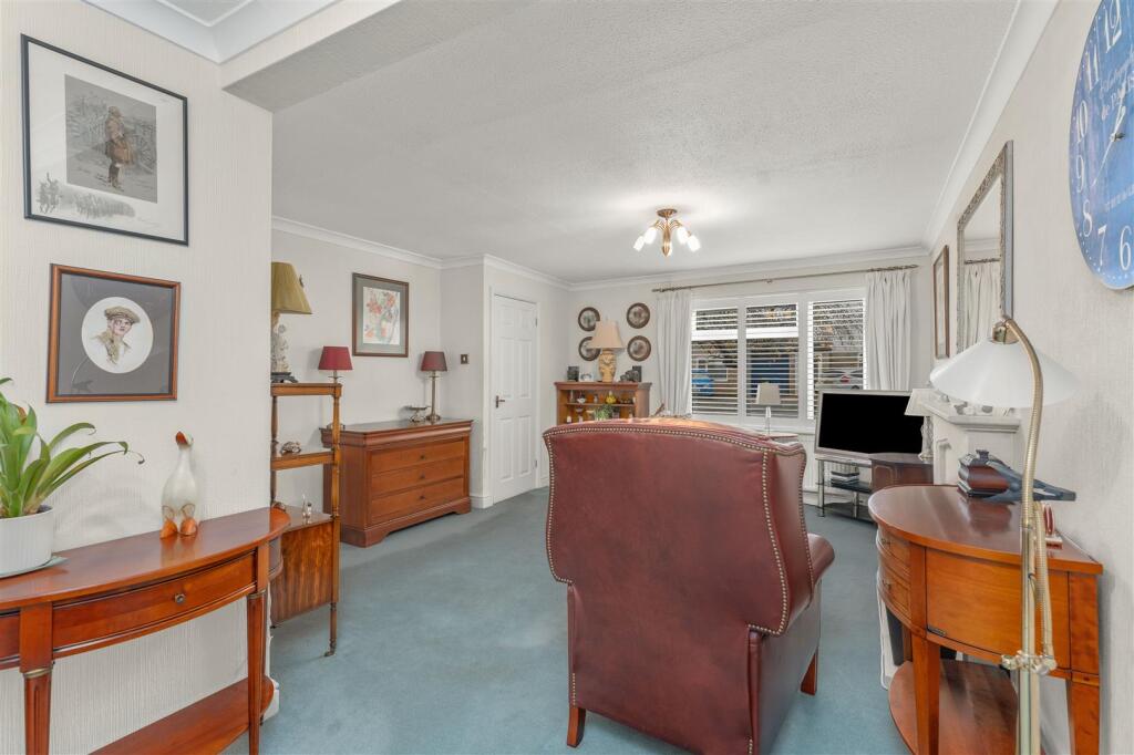 14 Avocet Way, Banbury-7.jpg