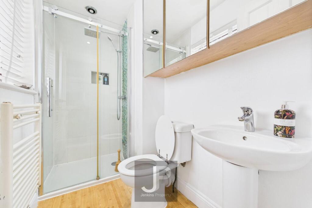 En - suite Shower