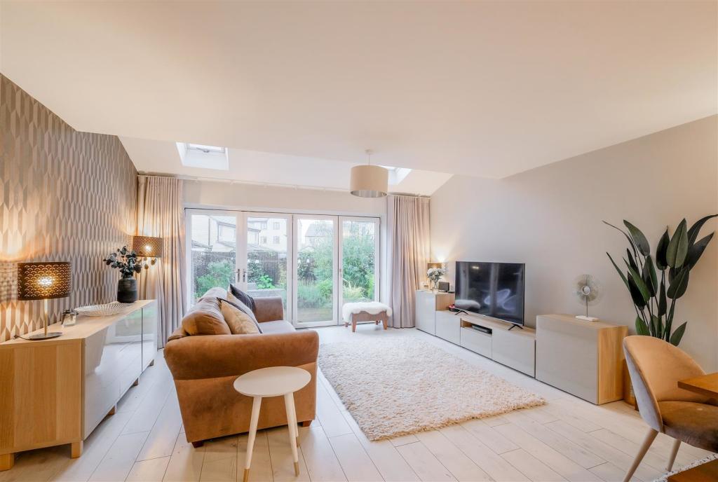 Open Plan Living/Kitchen/Dining