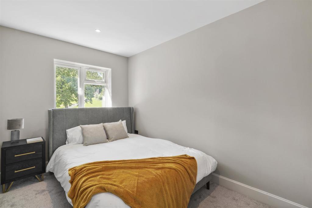 Bed 5.jpg