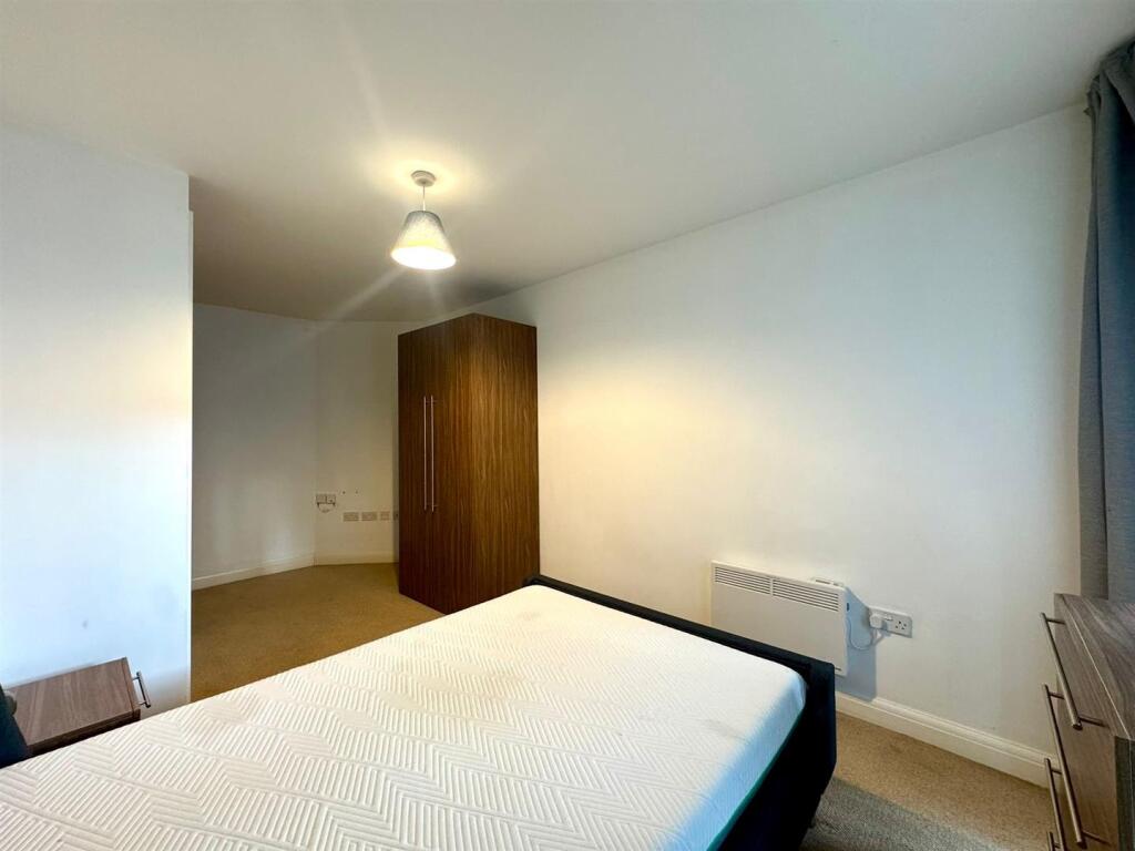 Main bedroom pic 3.jpeg