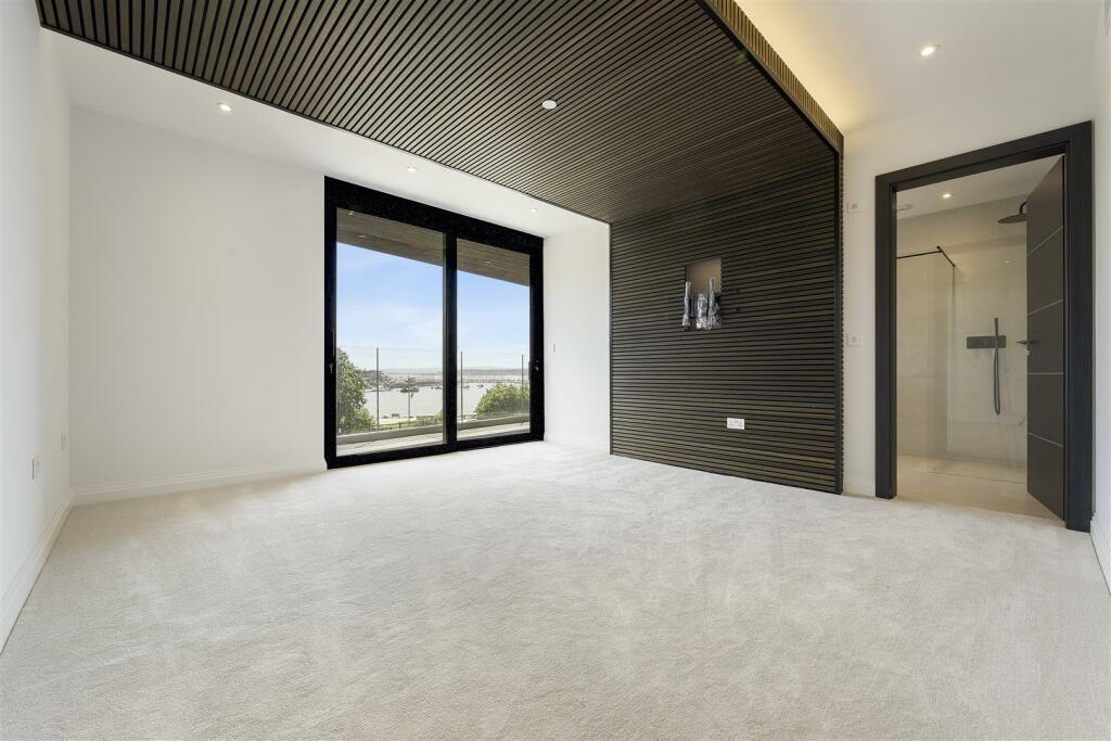 30 Whitecliff Road.jpg