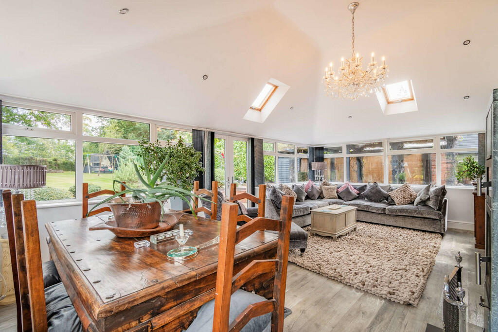 8479735-interior0...