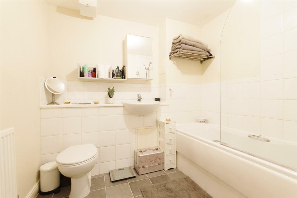 37_spottiswood_court_3_harry_close_croydon_016.jpg