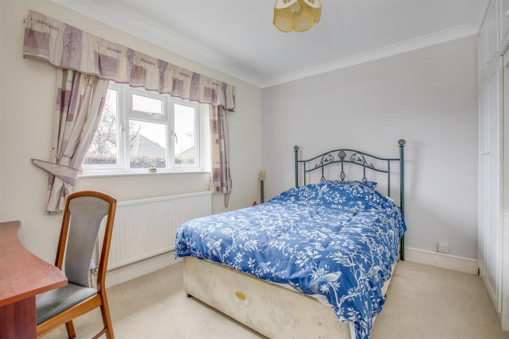 8 Wycombe Road, HP15 6RY-6.jpg