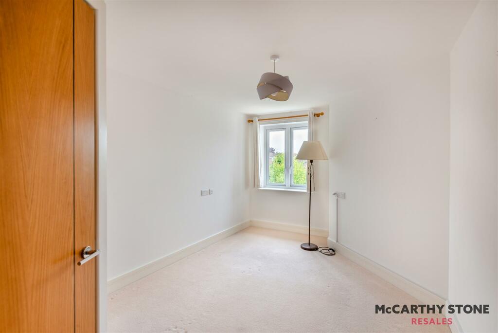 8599174-interior08.JPG