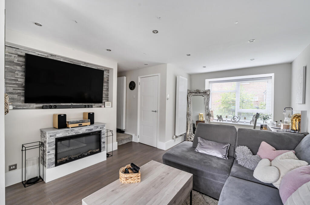 1353739-12-68c424...