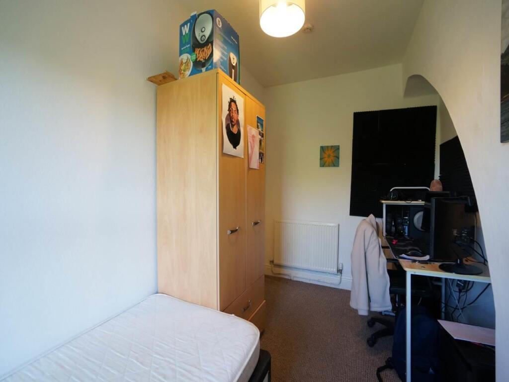 Bedroom 3 (2).JPG