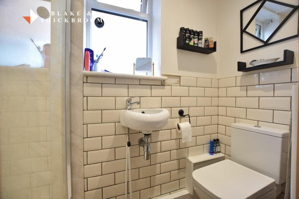 EN SUITE SHOWER ROOM