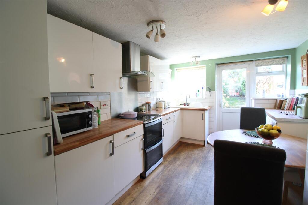 kitchen1.JPG