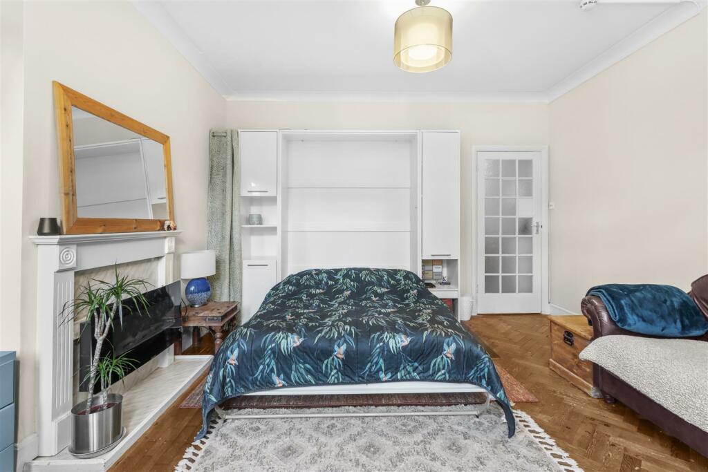 Living Room/Bedroom