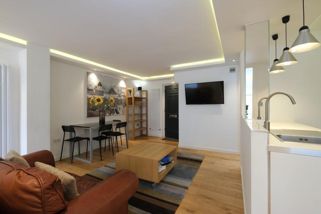 Lounge / Kitchen