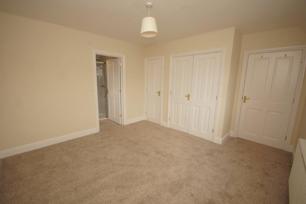 34 Colesbourne - Bedroom 1.jpg