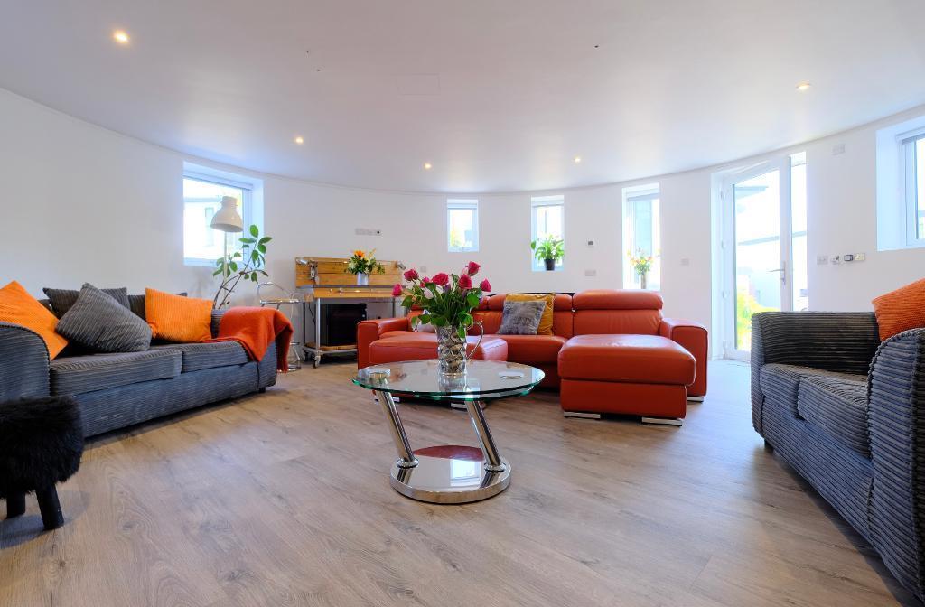 Family room (ground floor)