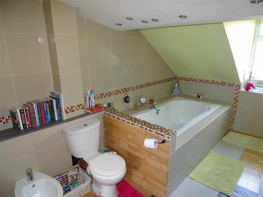 Ensuite Bathroom A