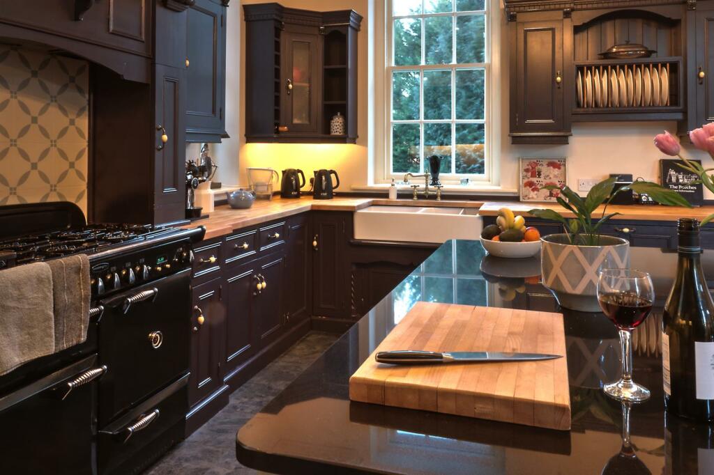 KITCHEN/LIVING/DINER