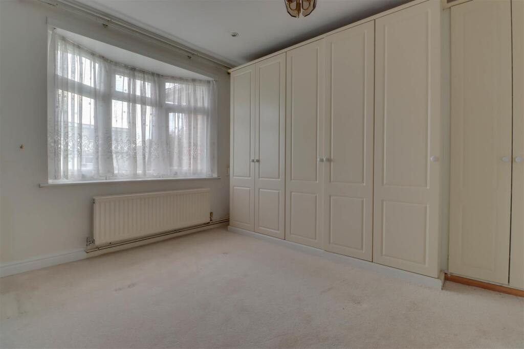 1 RETTENDON GARDENS-7.jpg