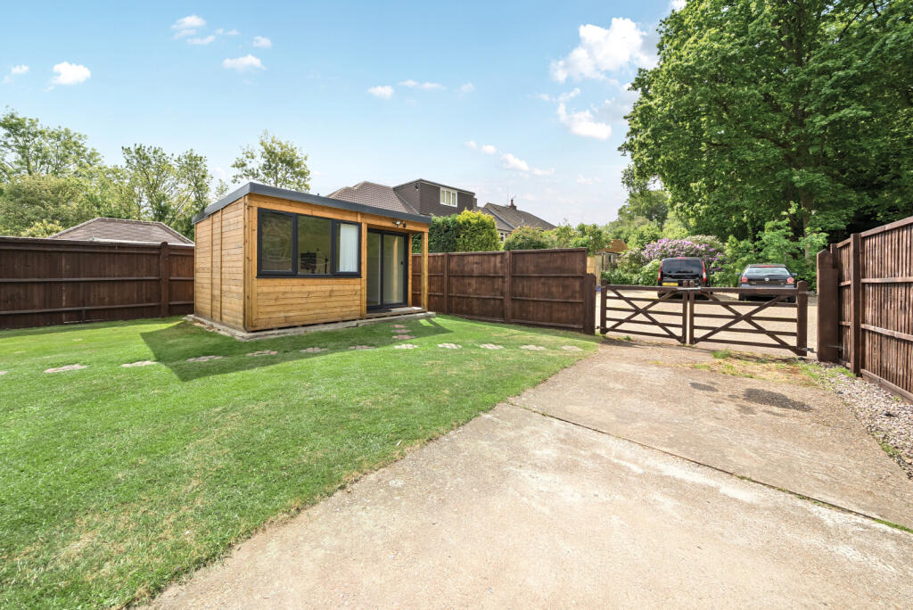 1295519-13-682b0e...