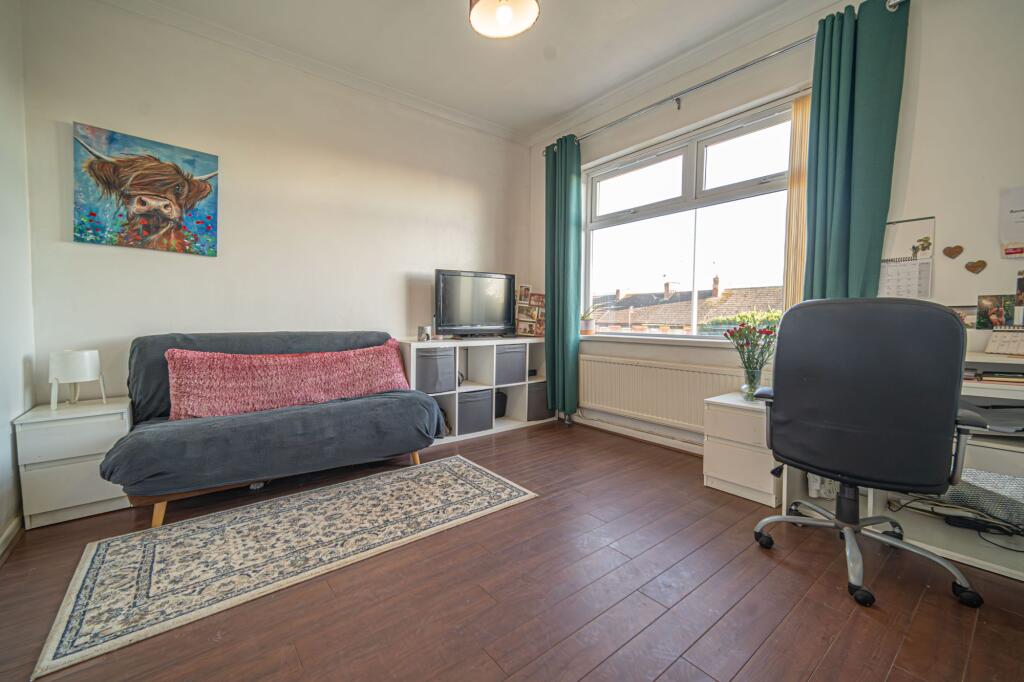 Bedroom/Dining Room