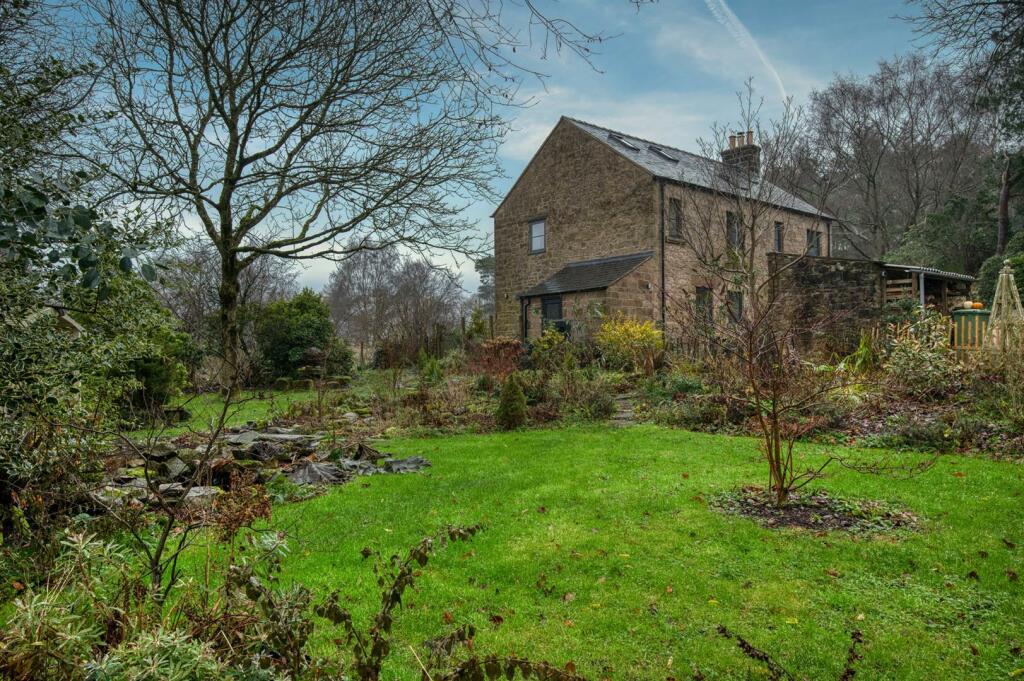 Garden and rear of the home.jpg