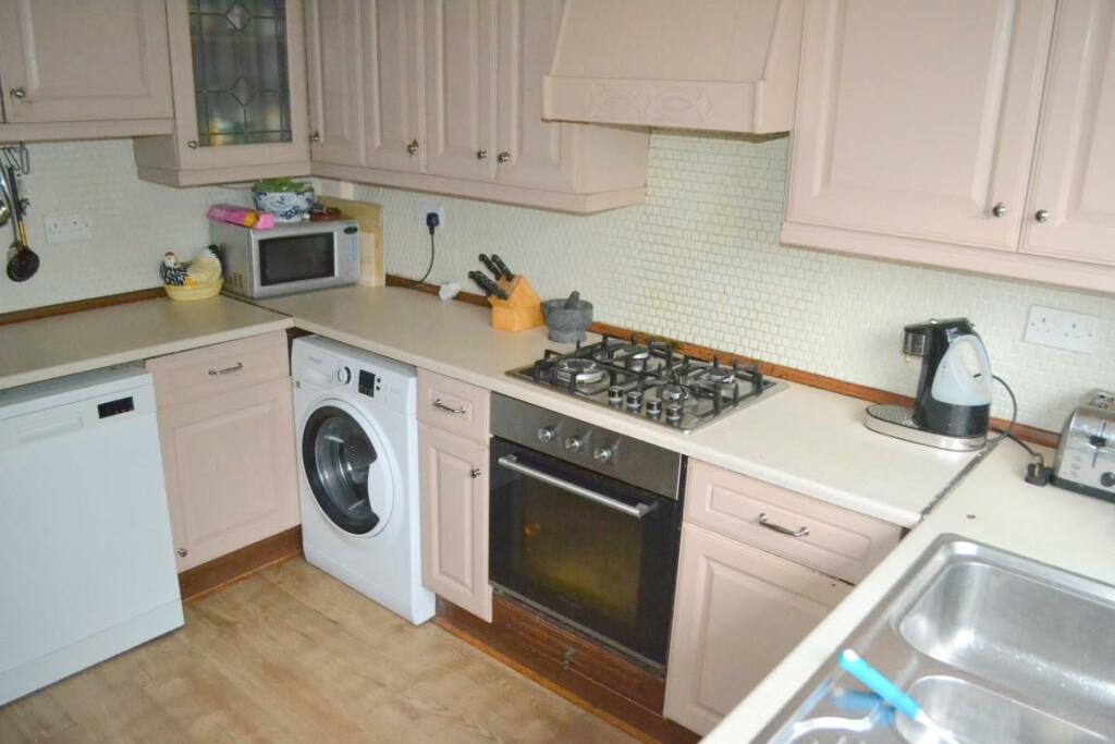 Kitchen 1 (Medium).JPG