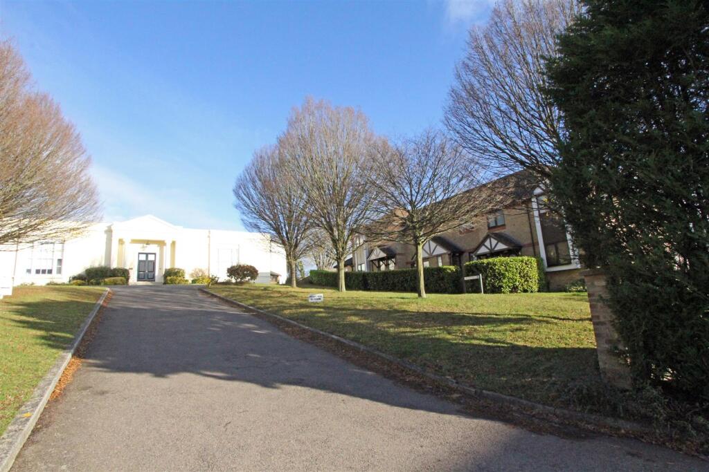 IMG_1080 entrance road.jpg