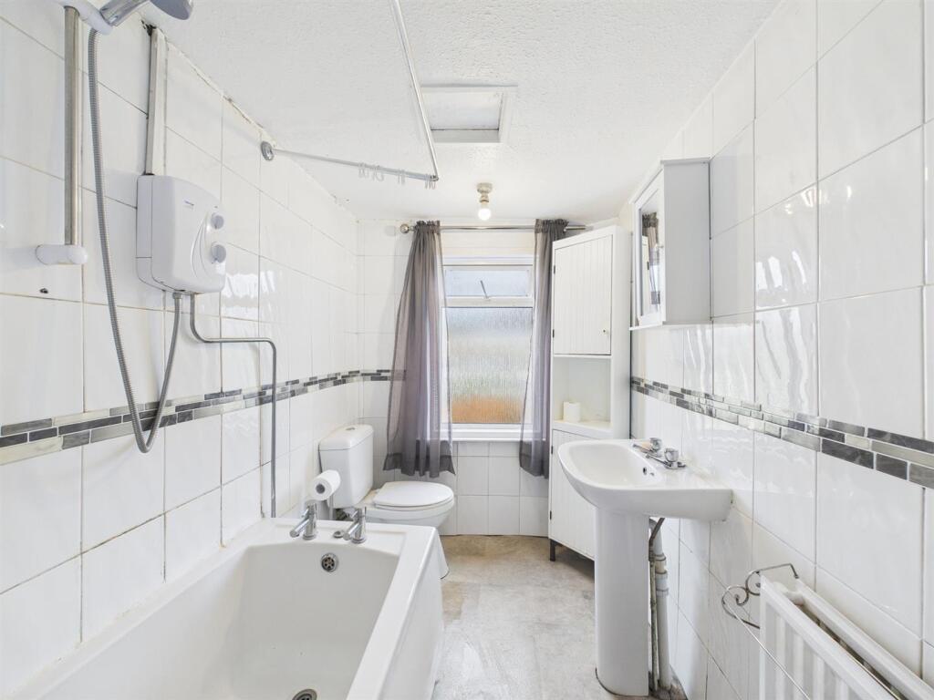 8 - Terraced House for Auction, Staple Hill.jpg