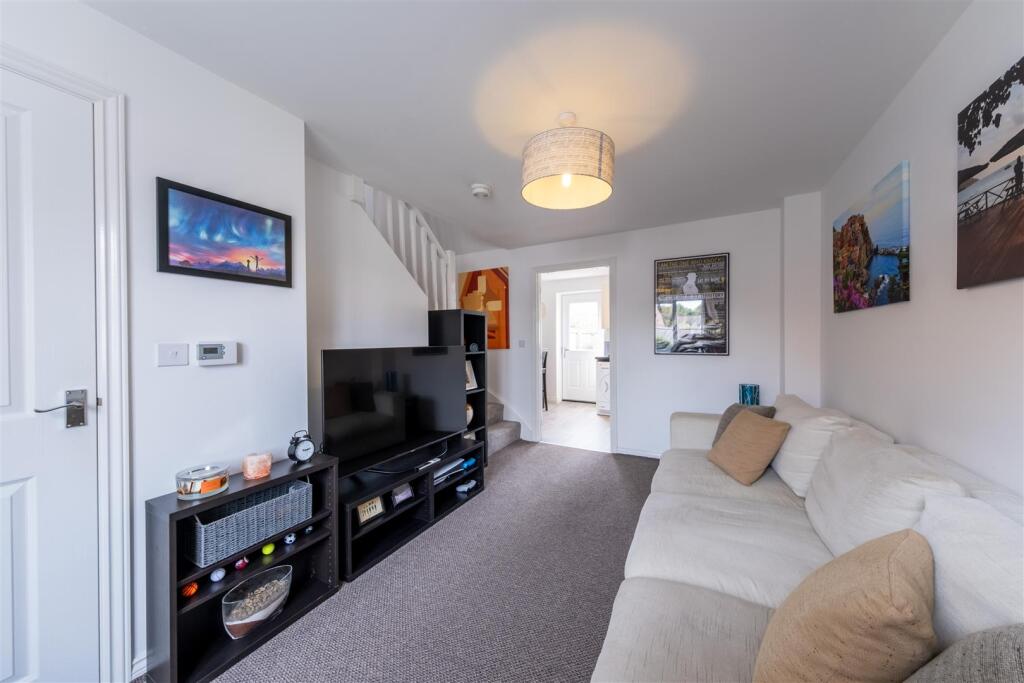8 St James Court-007.jpg