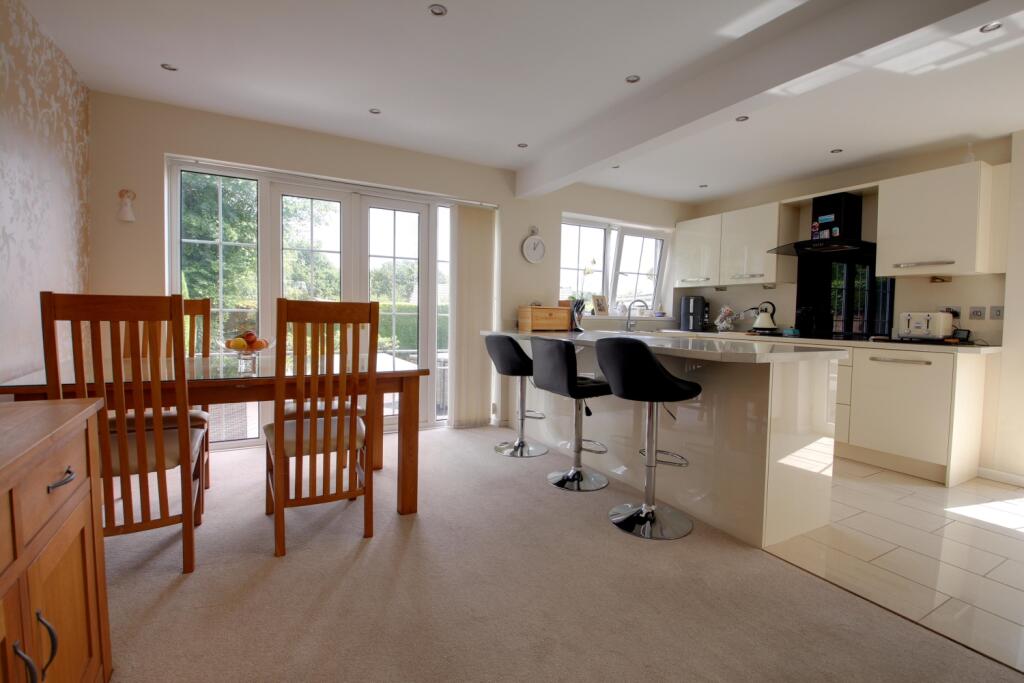 Open plan dining room and kitchen