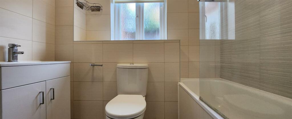 Bathroom 3.jpg
