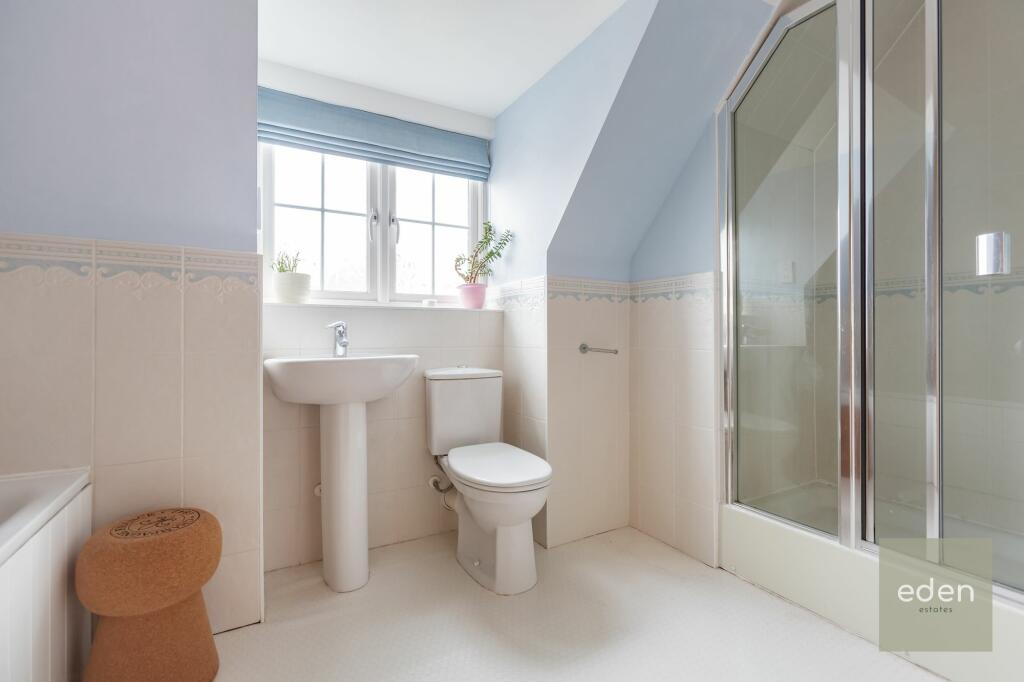 EN SUITE