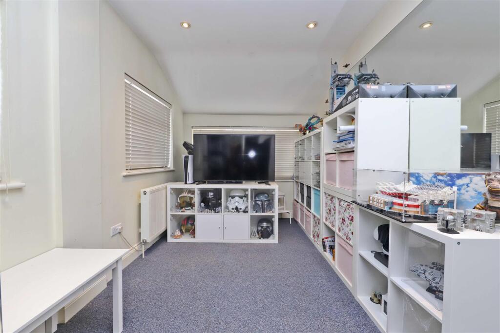 Fourth bedroom / playroom