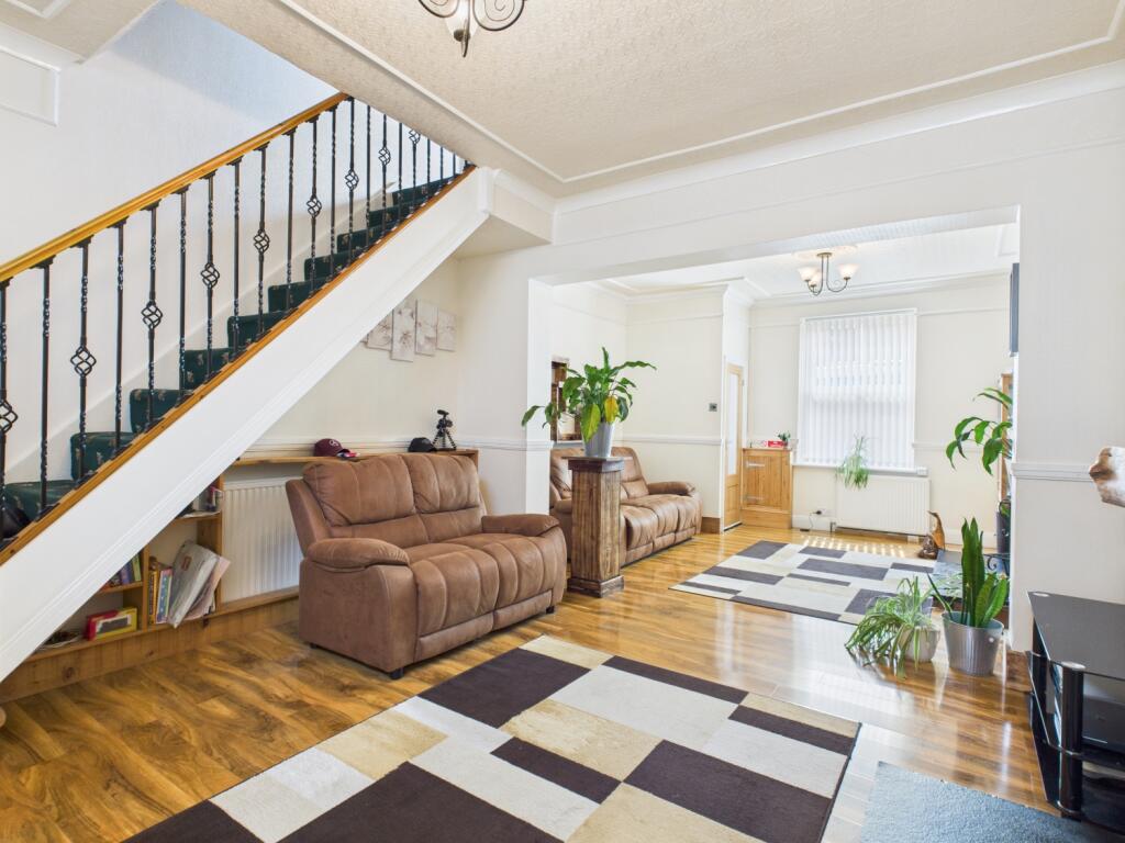 CAM03729G0-PR0074-STILL003