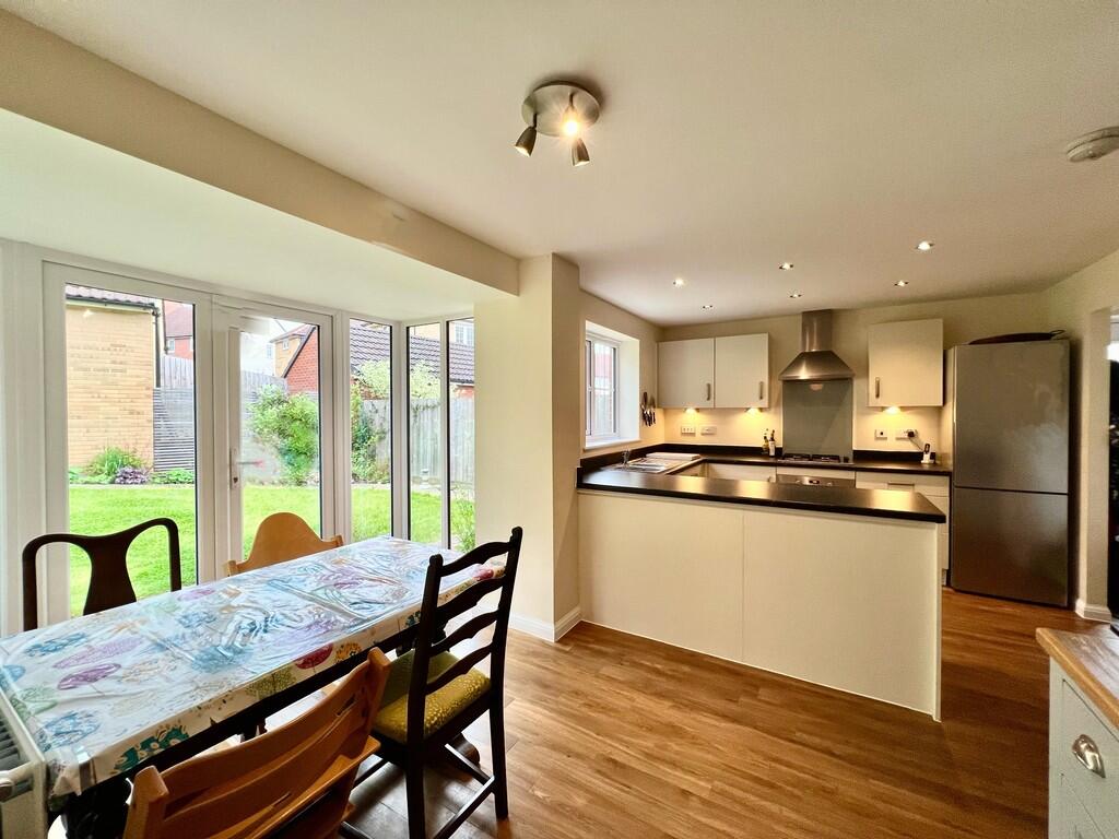 Kitche/Dining Are...