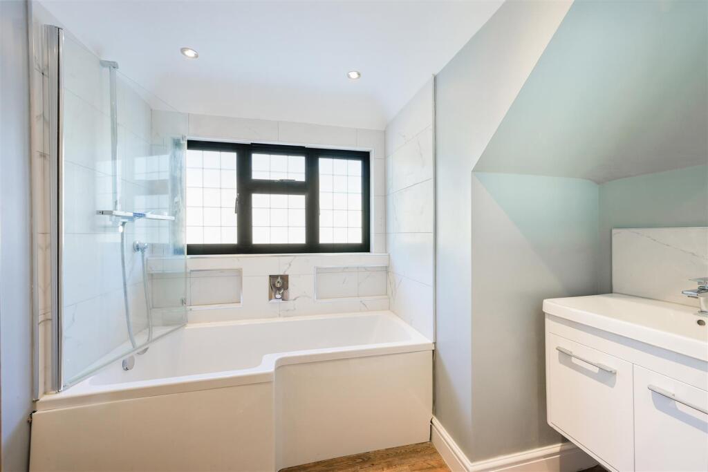 OAK TREE COTTAGE- (16).jpg