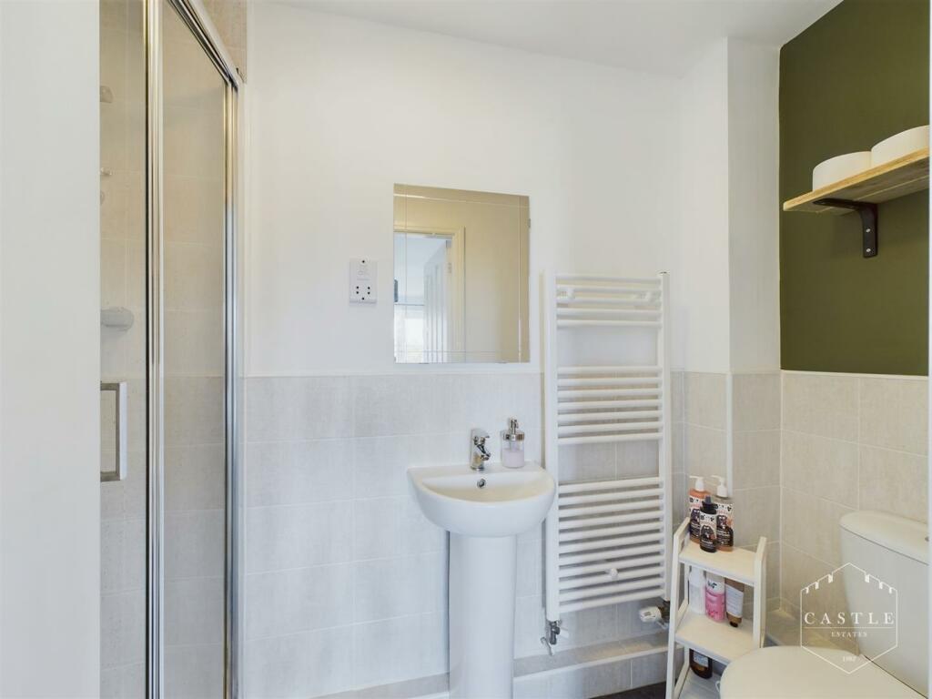 ENSUITE SHOWER ROOM