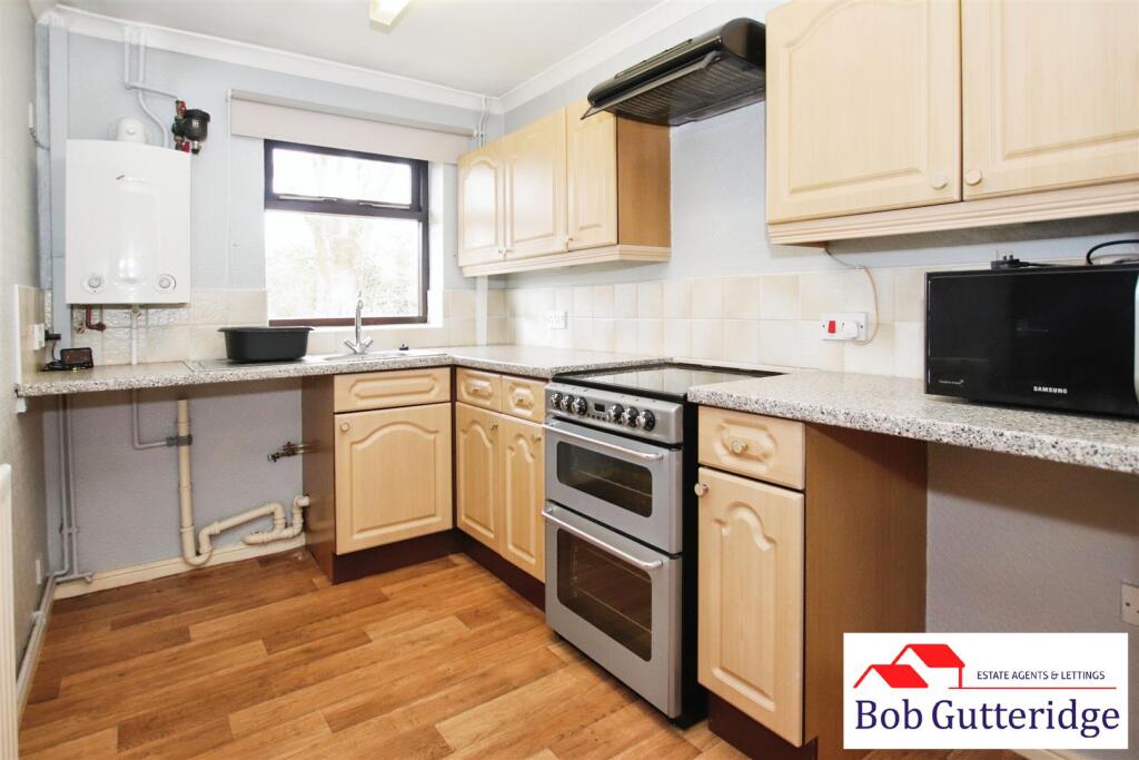 FITTED KITCHEN