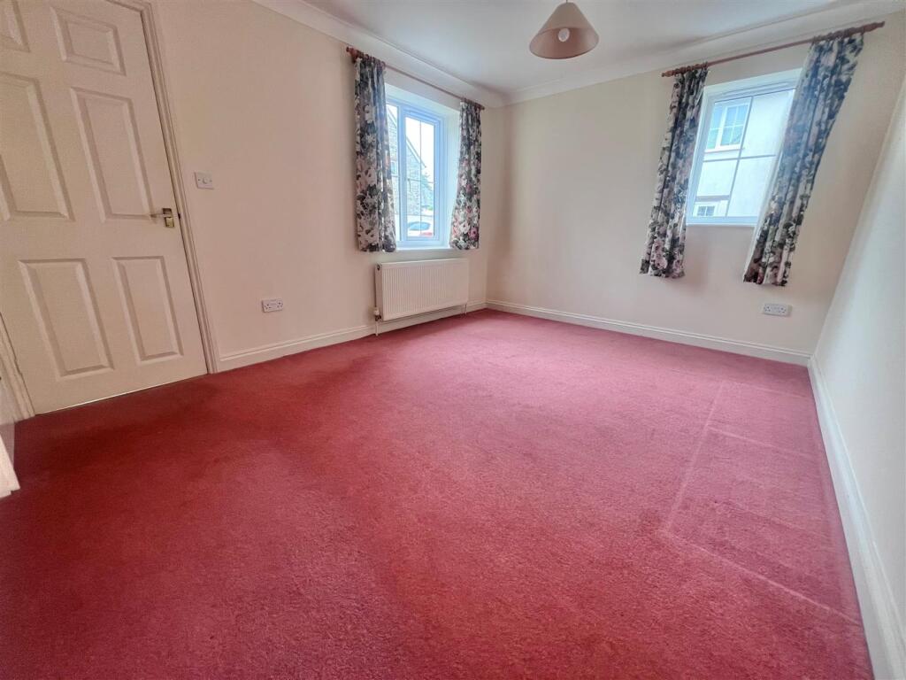 Bedroom 1.jpg