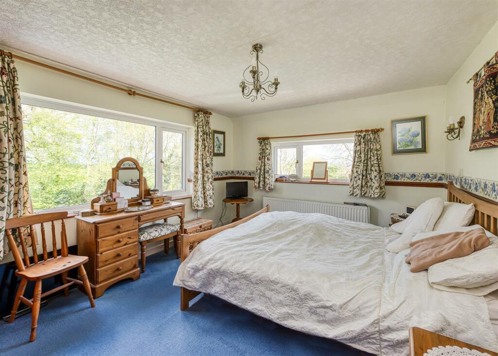 Leafields Farm-bed1.jpg