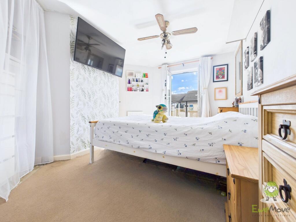 CAM01543G0-PR0151-STILL047