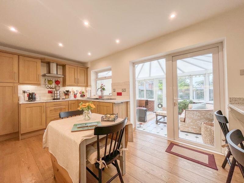 ENTERTAINMENT KITCHEN DINER