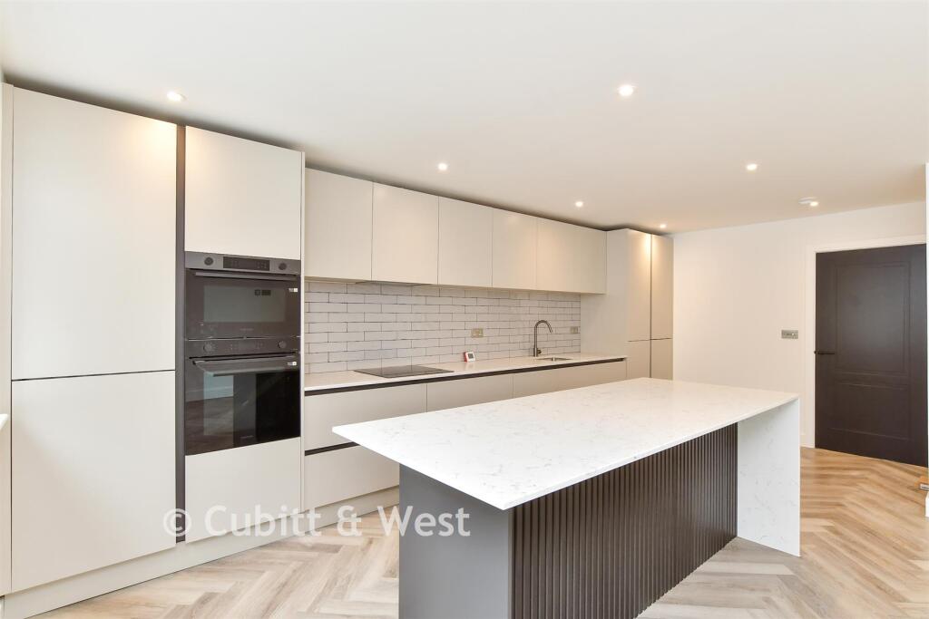 Kitchen/ Living Room