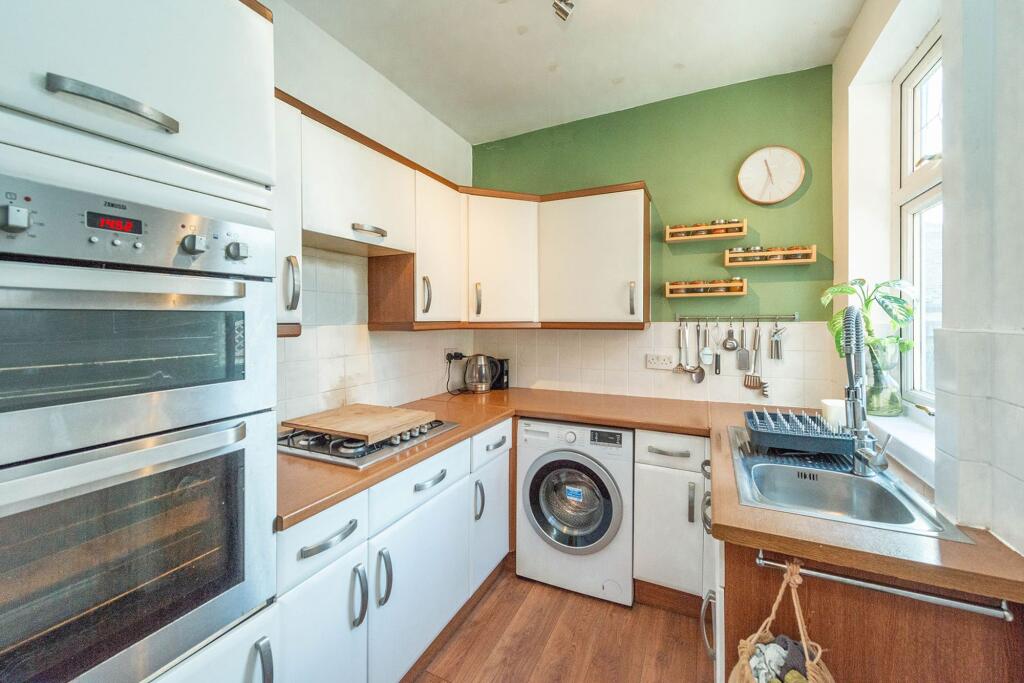 LOUNGE, KITCHEN AND DINER