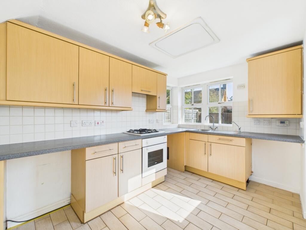 CAM01909G0-PR0306-STILL009