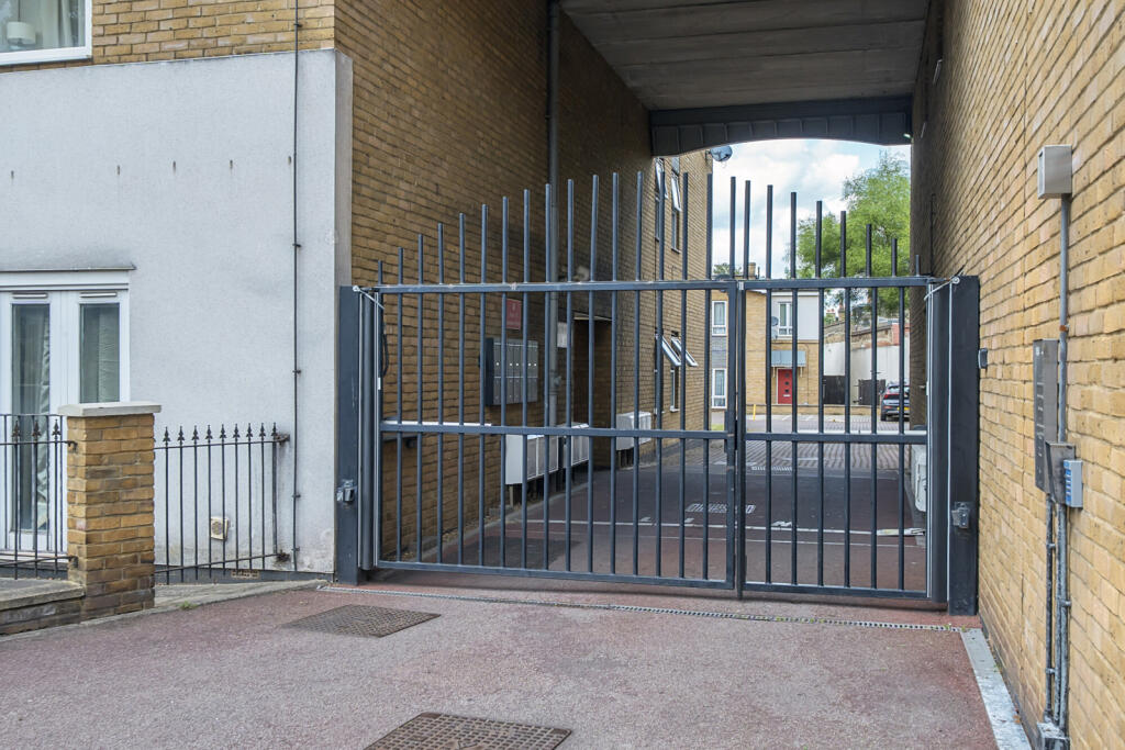 1305292-2-6848450...